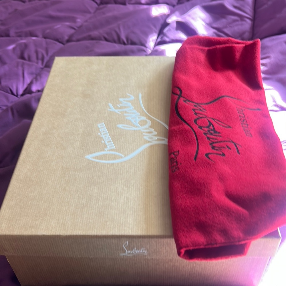 Shoe box and dust bag